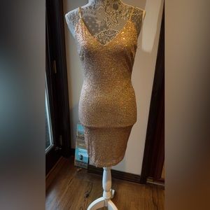 Lovely Day size M in rose gold dress new